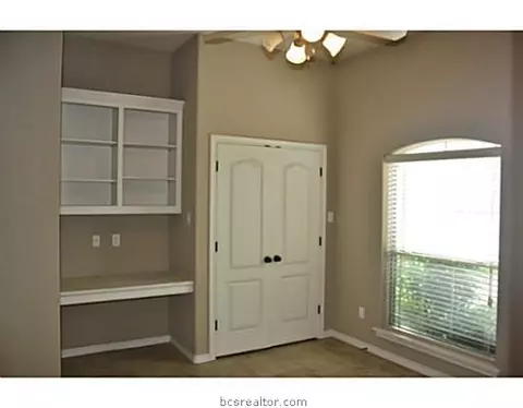 2913 Alba Ct, Bryan, TX 77808 photo 4