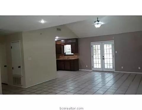 2305 Yellowstone Dr, Bryan, TX 77803 photo 2