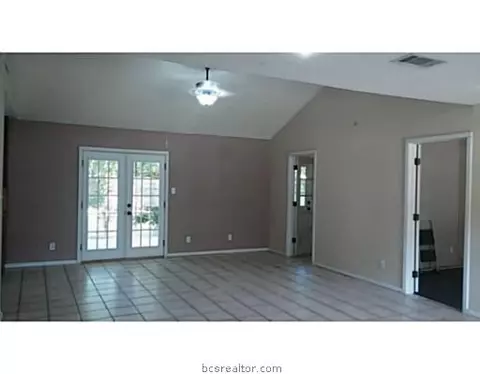 2305 Yellowstone Dr, Bryan, TX 77803 photo 3
