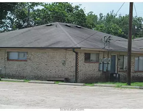 213 Ehlinger, Bryan, TX 77801 photo 2