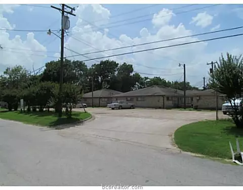 213 Ehlinger, Bryan, TX 77801 photo 4