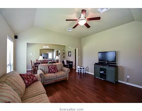 2016 Turning Leaf, Bryan, TX 77807 photo 2