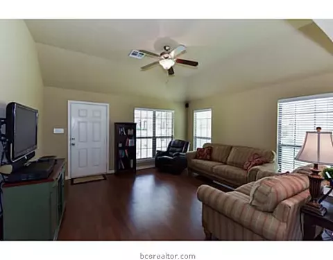 2016 Turning Leaf, Bryan, TX 77807 photo 4