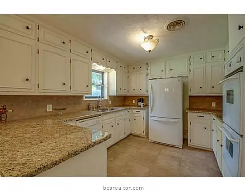 3523 Midwest Dr, Bryan, TX 77802 photo 7