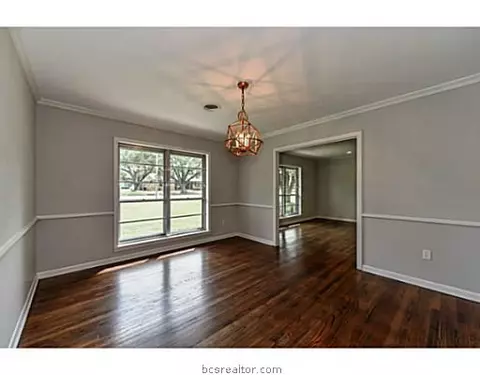 1211 E 31st St, Bryan, TX 77802 photo 5