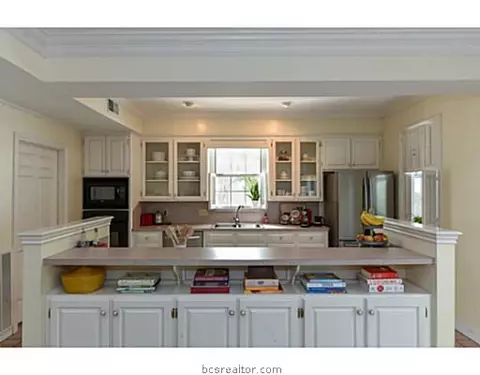 2304 E Briargate East Dr E, Bryan, TX 77802 photo 10