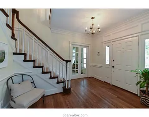 2304 E Briargate East Dr E, Bryan, TX 77802 photo 4
