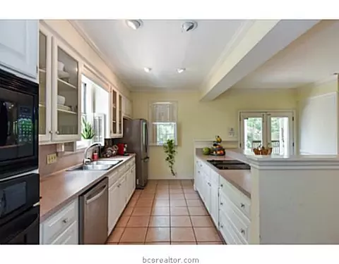 2304 E Briargate East Dr E, Bryan, TX 77802 photo 11