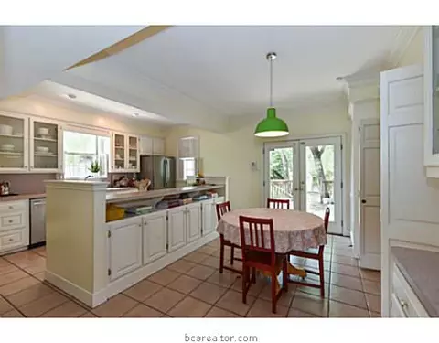 2304 E Briargate East Dr E, Bryan, TX 77802 photo 8