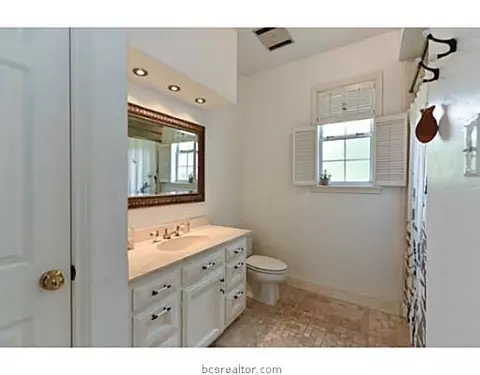 2304 E Briargate East Dr E, Bryan, TX 77802 photo 19