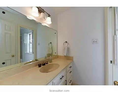2304 E Briargate East Dr E, Bryan, TX 77802 photo 17