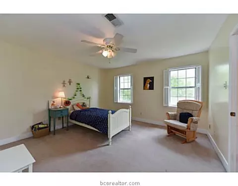 2304 E Briargate East Dr E, Bryan, TX 77802 photo 15