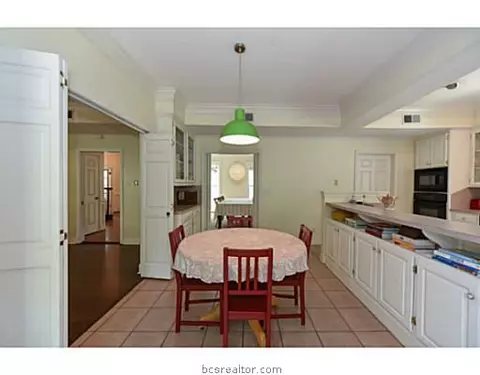 2304 E Briargate East Dr E, Bryan, TX 77802 photo 9