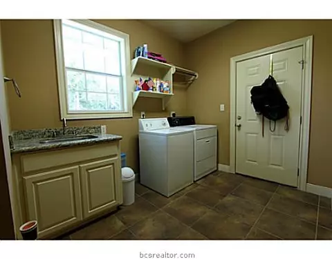 825 6th St, Somerville, TX 77879 photo 7