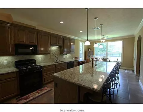 825 6th St, Somerville, TX 77879 photo 3