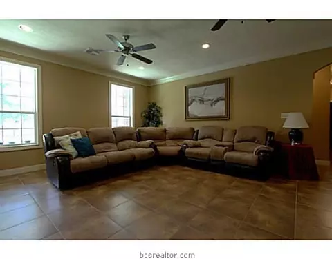 825 6th St, Somerville, TX 77879 photo 5