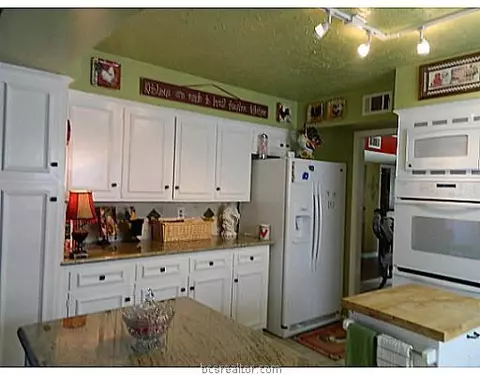 2708 E Camelot Dr, Bryan, TX 77802 photo 8