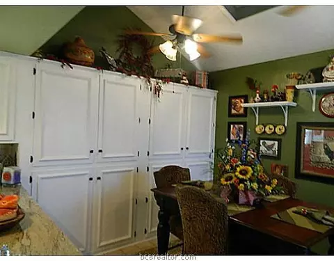 2708 E Camelot Dr, Bryan, TX 77802 photo 12