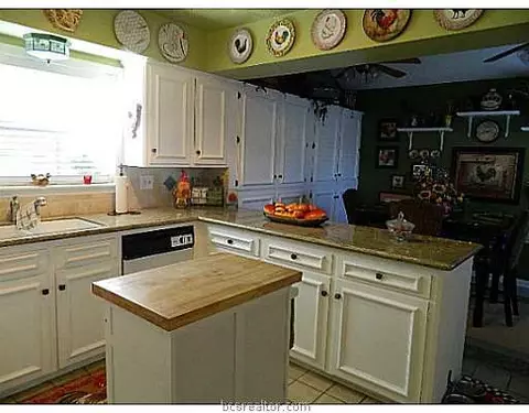2708 E Camelot Dr, Bryan, TX 77802 photo 10