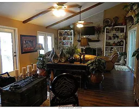 2708 E Camelot Dr, Bryan, TX 77802 photo 3