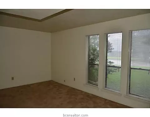 930 Navidad St, Bryan, TX 77801 photo 2