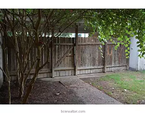 930 Navidad St, Bryan, TX 77801 photo 9