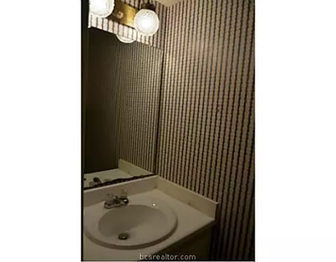 930 Navidad St, Bryan, TX 77801 photo 8
