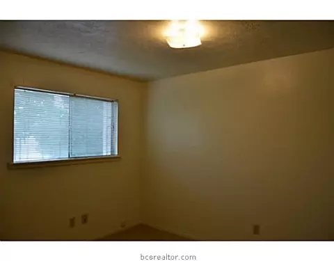 930 Navidad St, Bryan, TX 77801 photo 6