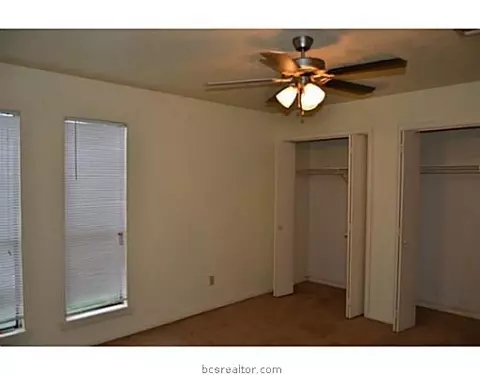 930 Navidad St, Bryan, TX 77801 photo 4