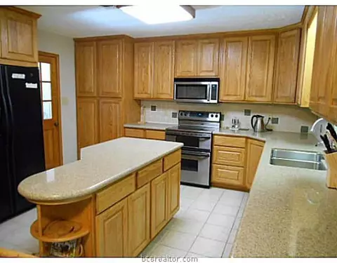 3606 Holly Dr, Bryan, TX 77802 photo 8