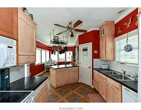 3030 Thurman Rd, Bryan, TX 77808 photo 10