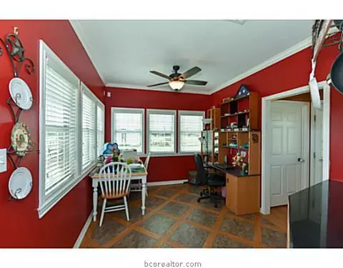 3030 Thurman Rd, Bryan, TX 77808 photo 6
