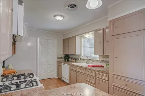 2408 Burton Dr, Bryan, TX 77802 photo 8