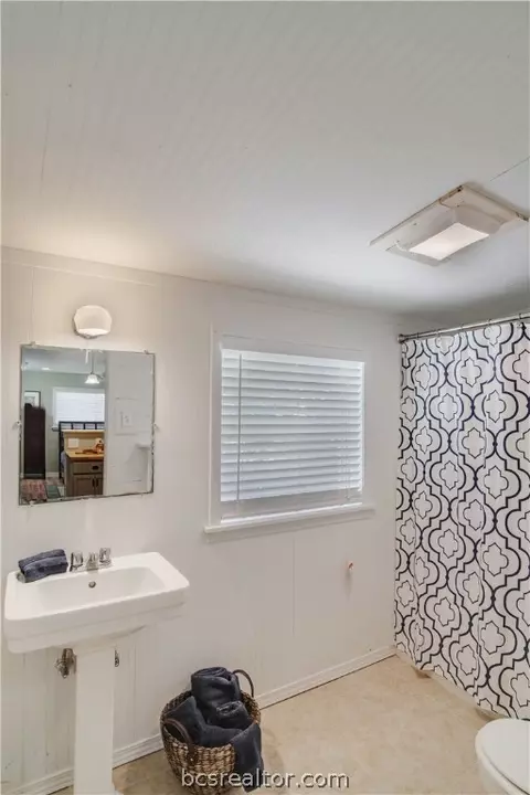 2408 Burton Dr, Bryan, TX 77802 photo 18