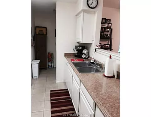 2100 Windsor Apt 33 Dr #33, Bryan, TX 77802 photo 5