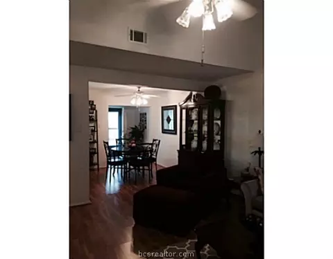 2100 Windsor Apt 33 Dr #33, Bryan, TX 77802 photo 4