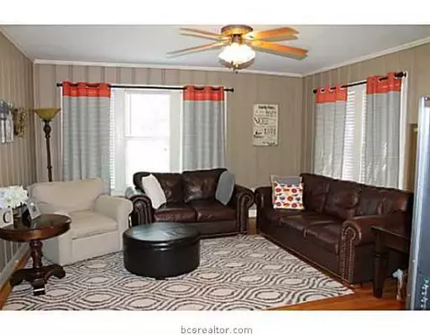 1311 Hoppess St, Bryan, TX 77802 photo 3