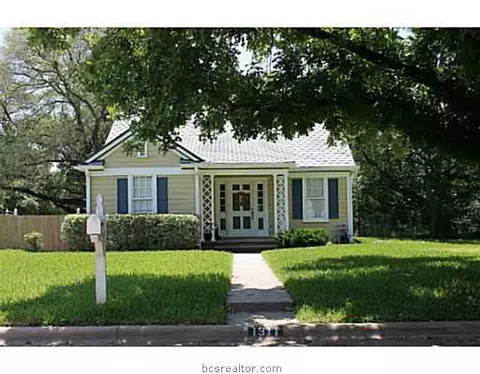 1311 Hoppess St, Bryan, TX 77802 photo 1