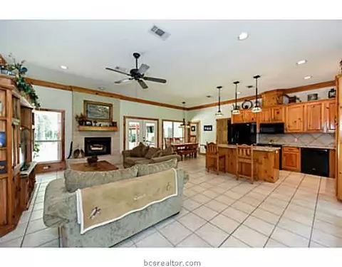 9567 Hensarling Ln, Bryan, TX 77808 photo 4