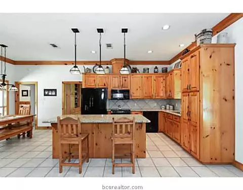 9567 Hensarling Ln, Bryan, TX 77808 photo 5