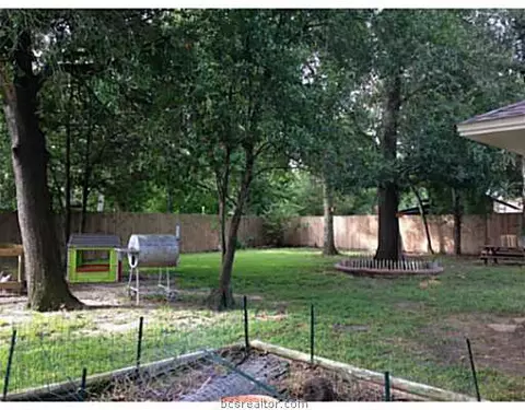 2405 Mchaney Dr, Bryan, TX 77803 photo 3
