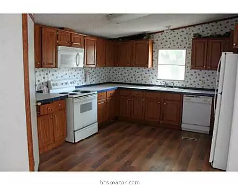 3804 Iverson Dr, Bryan, TX 77803 photo 5