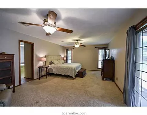 2302 Valley View Dr, Bryan, TX 77802 photo 12