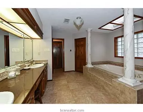 2302 Valley View Dr, Bryan, TX 77802 photo 14