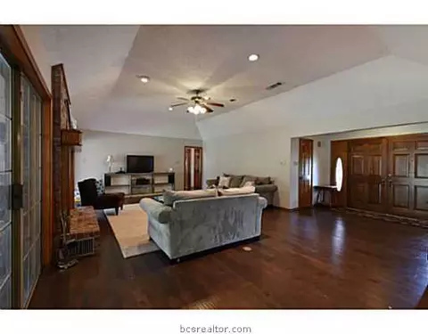2302 Valley View Dr, Bryan, TX 77802 photo 5
