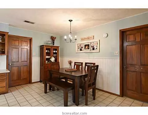 2302 Valley View Dr, Bryan, TX 77802 photo 9