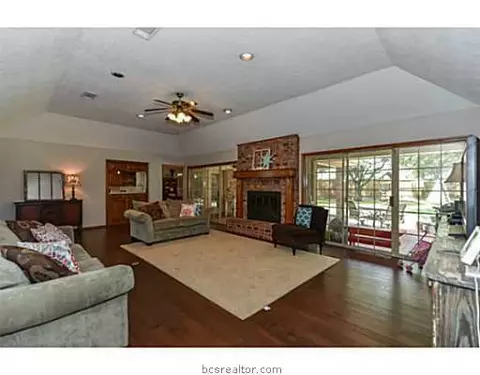 2302 Valley View Dr, Bryan, TX 77802 photo 3