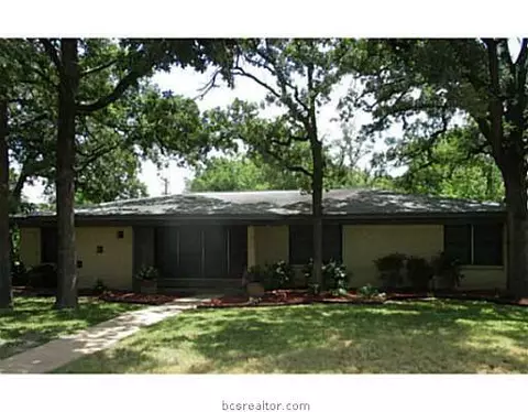 2401 Wayside Dr, Bryan, TX 77802 photo 3