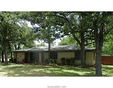 2401 Wayside Dr, Bryan, TX 77802 photo 2