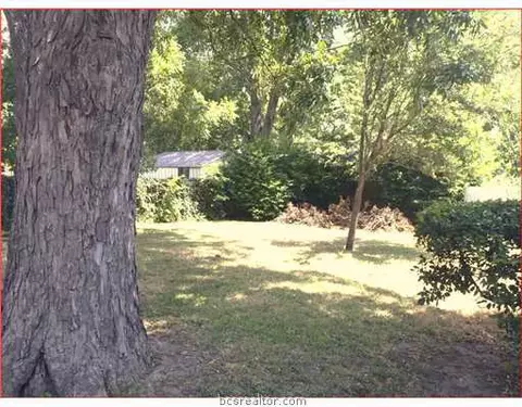 704 E 10th St, Cameron, TX 76520 photo 6